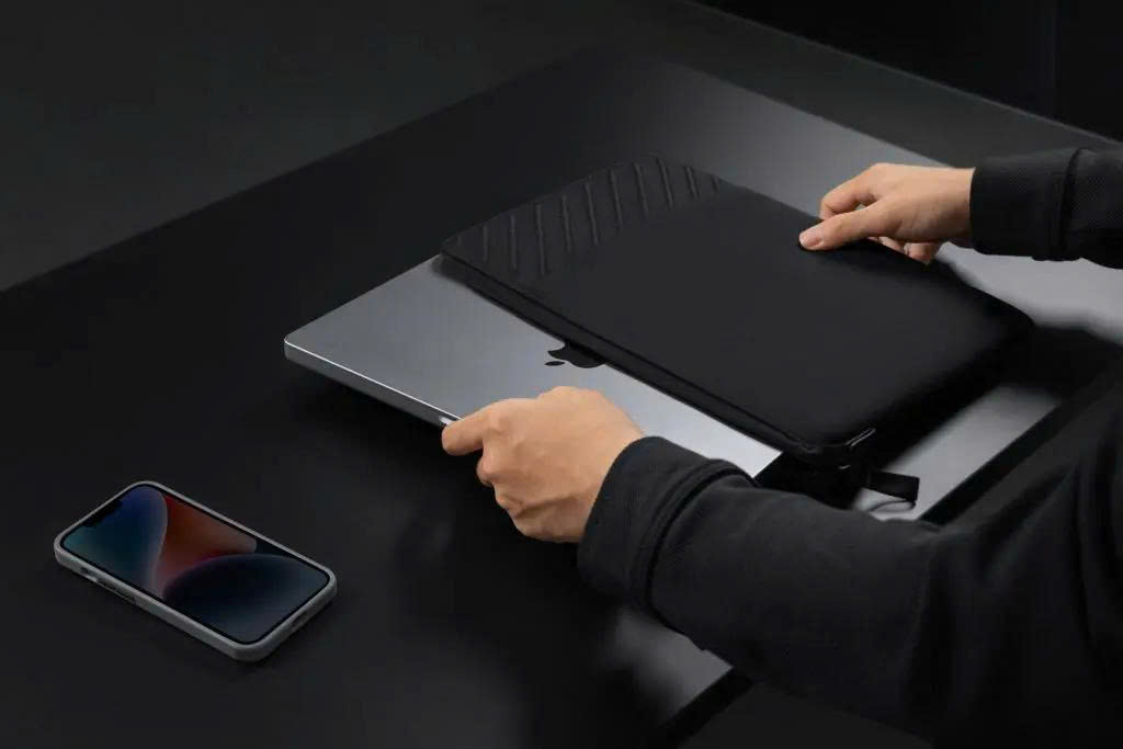 Túi Chống Sốc Tomtoc (USA) Voyage-A10 Premium Laptop / Macbook 13″ Black – A10C2D1