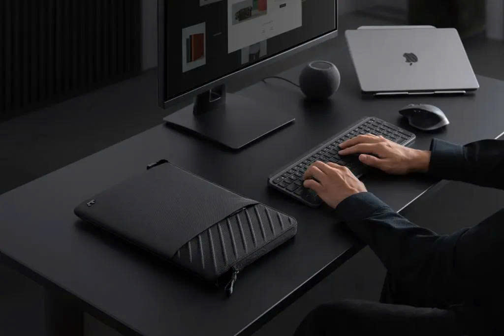 Túi Chống Sốc Tomtoc (USA) Voyage-A10 Premium Laptop / Macbook 13″ Black – A10C2D1