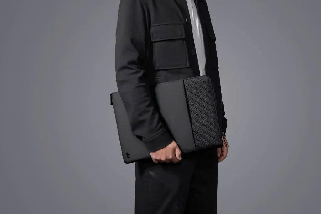 Túi Chống Sốc Tomtoc (USA) Voyage-A10 Premium Laptop / Macbook 13″ Black – A10C2D1